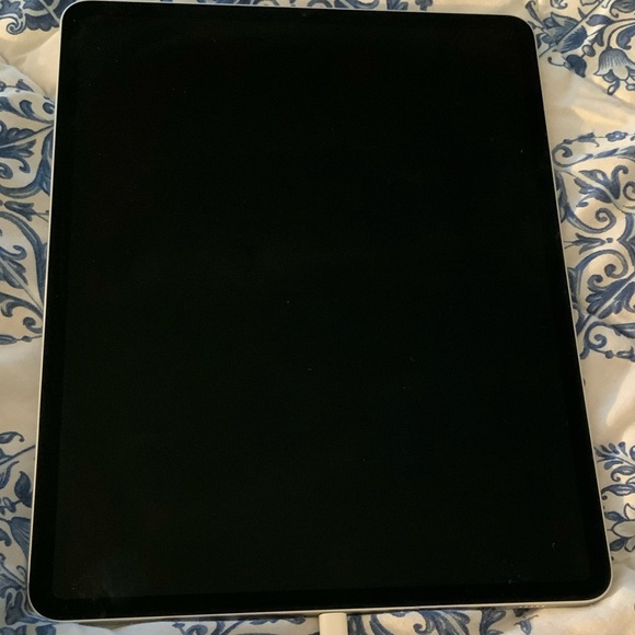 12.9 Apple iPad Pro 3rd Generation ***SOLD*** - Picture 2 of 2